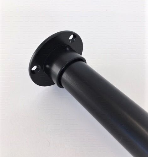 Bij Metaalstore koopt u een garderobestang zwart RAL 9005 met bijpassnede flenzen. Ook extra stevig uitgevoerd. Natuurlijk met bijpassende accessoires.