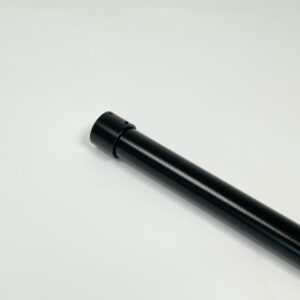 Bij Metaalstore koopt u een garderobestang in mat zwart RAL 9005 blind.. Voor een strakke uitstraling.