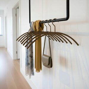 Kledinghanger brons sfeer