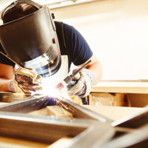 Service handelingen platen: ontbramen en slijpen
