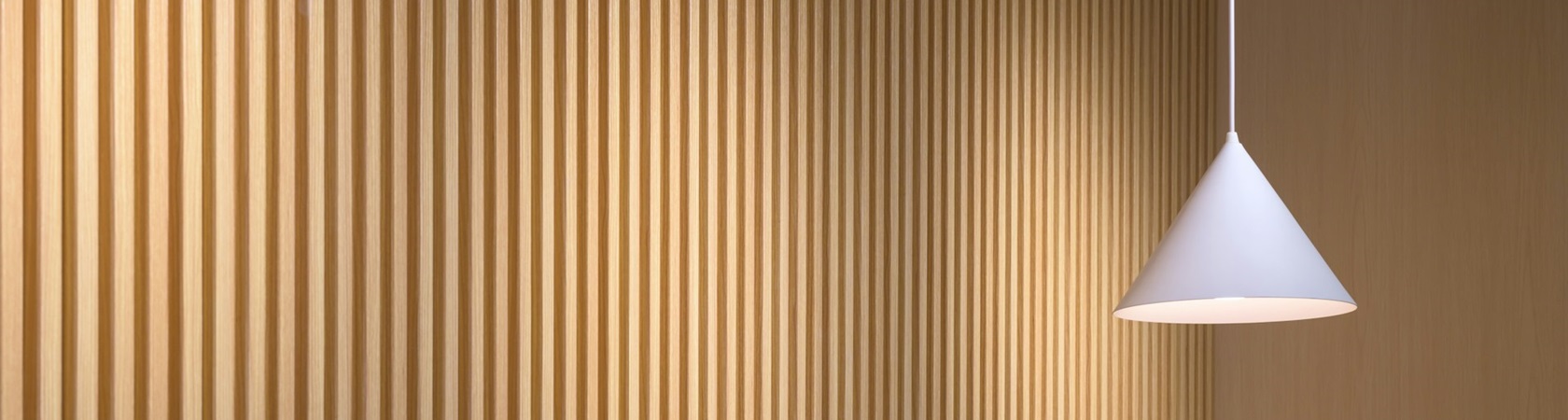 Kleed uw akoestische wand verder aan met legplanken, kapstok of kledinghaken van Metaalstore.