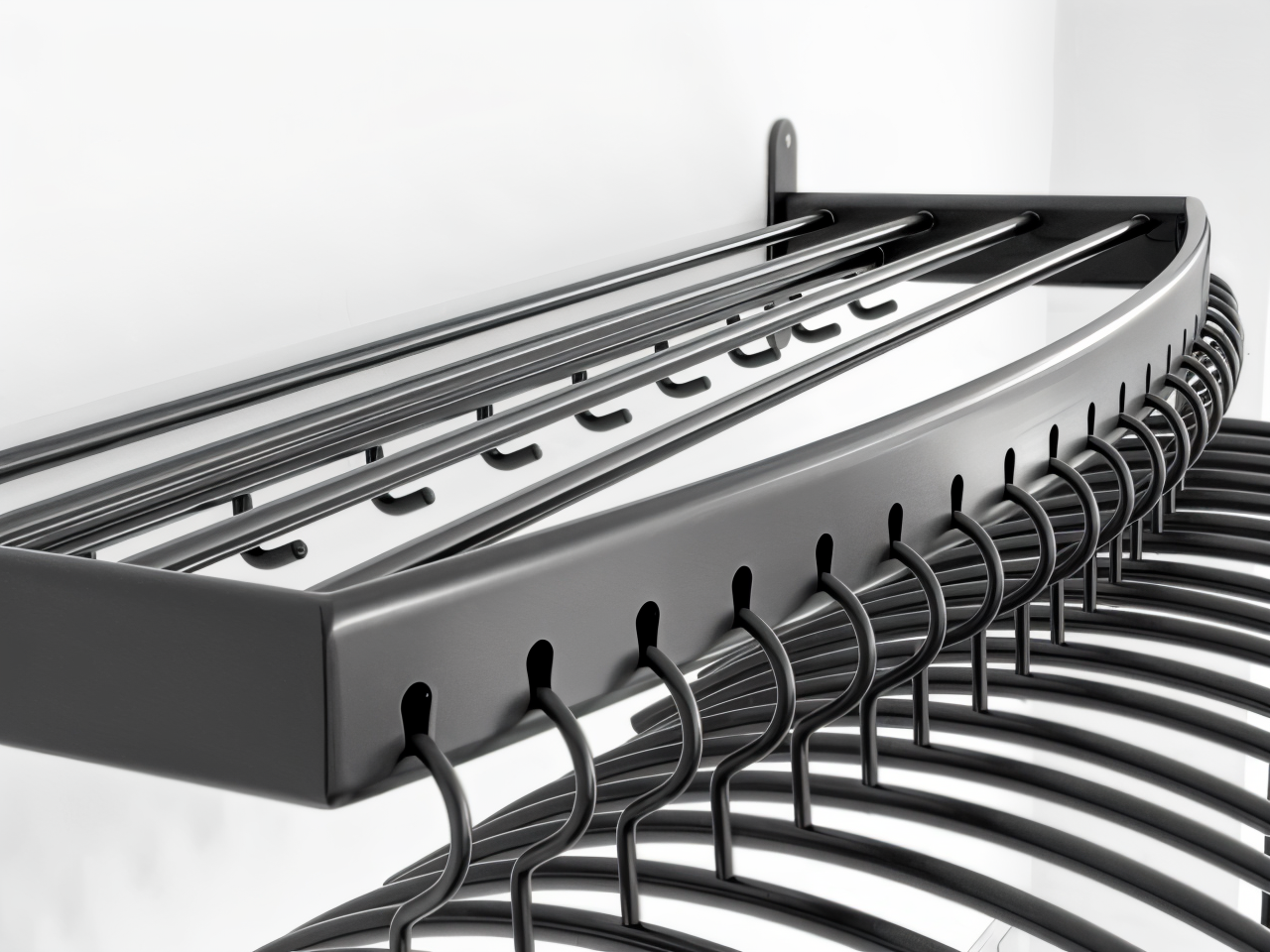 Kapstok gebogen voorzijde met hoedenplank in zwart