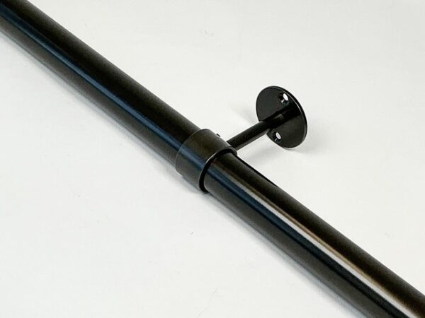 Afstandsteun Gun Metal. Gemonteerd aan buis. Model 8 cm tot hart buis.