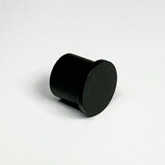 Eindkap in de kleur zwart fijnstructuur. Geschikt voor buis met diameter 35 mm. Basismateriaal is staal. Afwerking gecoat.