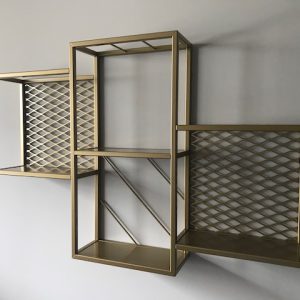 Design wandmeubel klein model in RAL 1036 goud